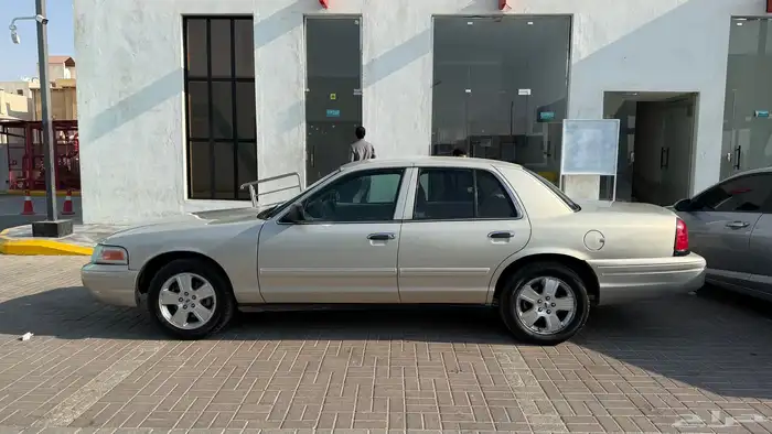 فور كراون فكتوريا 2011 بوليسي 5