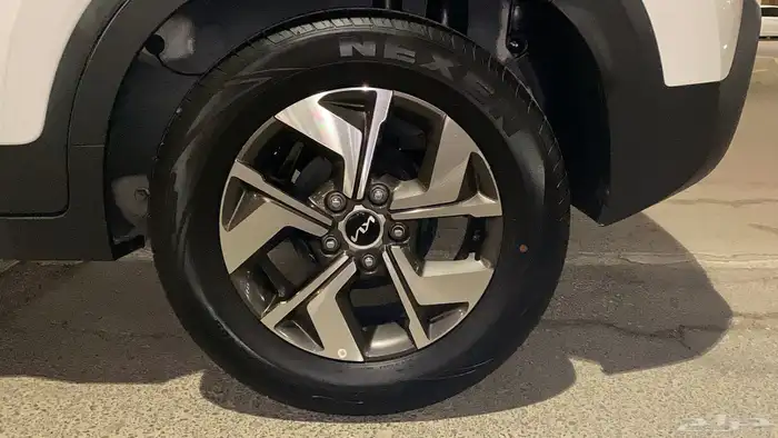 كيا سونيت 2023 نظيفه جدا 12