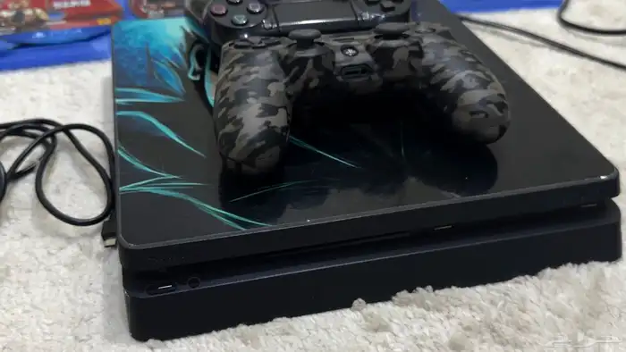 للبيع سوني slim (PS4) وشريط   فيفا24 وقراند5   وكود وردد 1