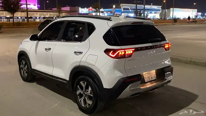 كيا سونيت 2023 نظيفه جدا 9