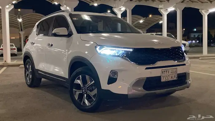 كيا سونيت 2023 نظيفه جدا 39