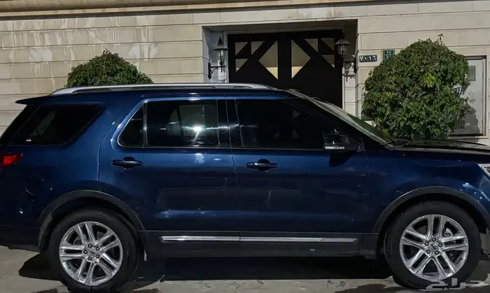 اكسبلورر المالك الأول XLT مع دبل 8