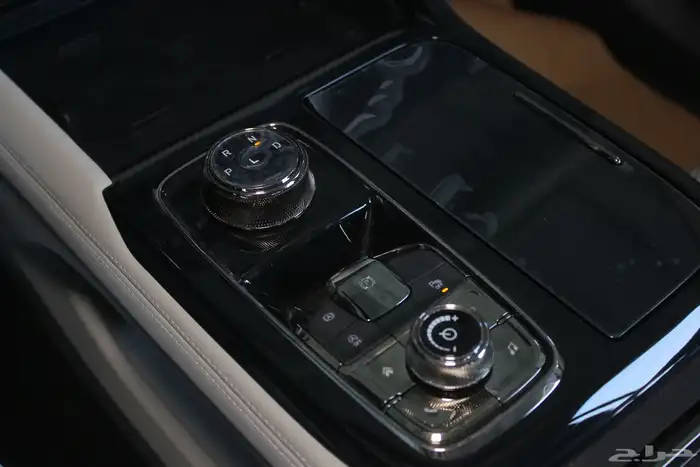 فورد تريتوري تيتانيوم بلس 2025 9