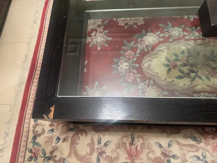 صالة مع طاولة وطاولات جانبية 4