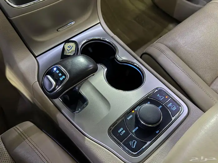 جراند شيروكي اوفرلاند 2015 (( بحالة ممتازة )) 18