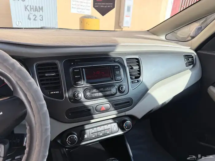 كيا كارنز 2015 حمراء للبيع 9