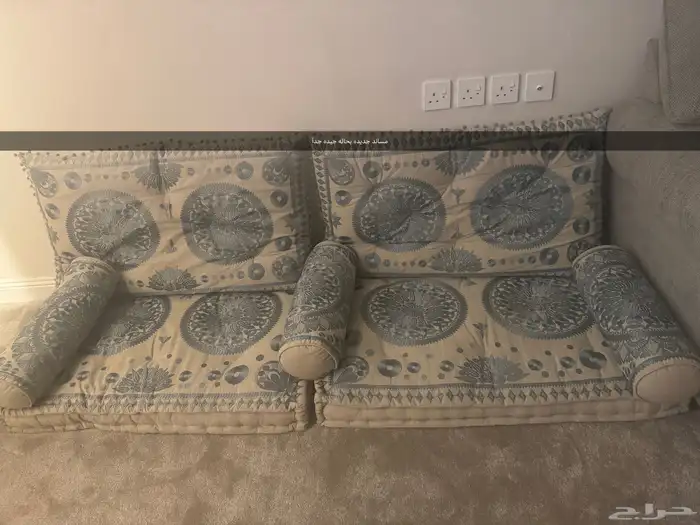 عربيه ملكه بحاله جيده   ومساند بحاله جيده  وسرير طفل 1