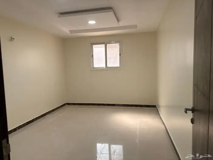 شقه للايجار حي لبن 5 غرف شهري 10