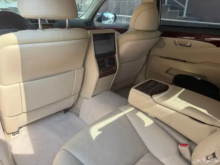 لكزس LS460L موديل 2011 ممشى قليل 6