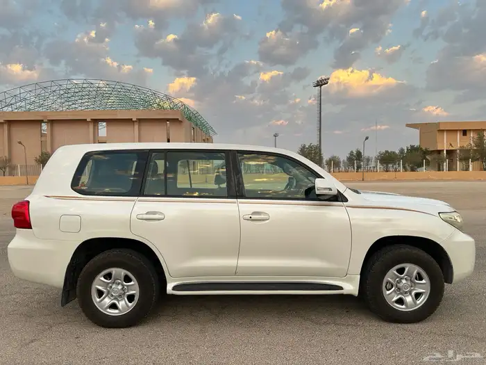 جيب لاندكروزر جي بلد كامل 2012 3