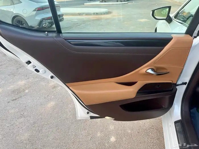 لكزس es300h 2019 نظيف جدا 24