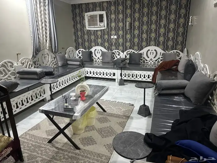 كراسي خشب للبيع لاعلى سومة 0