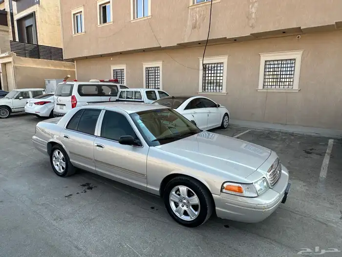 فورد كروان فكتوريا موديل 2011 24