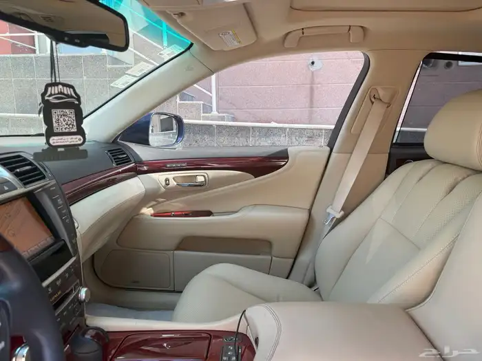 لكزس LS460L موديل 2011 ممشى قليل 3