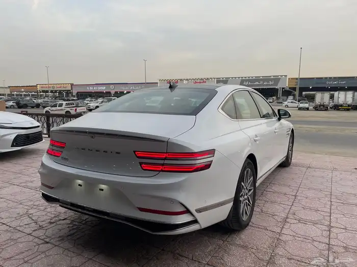 جينسس G80 برستيك 2026 متوفر لون ابيض واسود 6