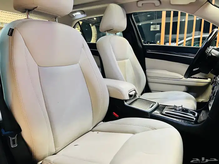 كرايزلر 2019 C300 سعودي V8 (( عرض خاص )) 12
