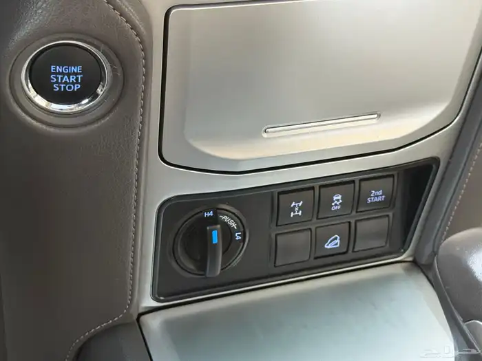 تويوتا برادو 2021 VX فل كامل 19