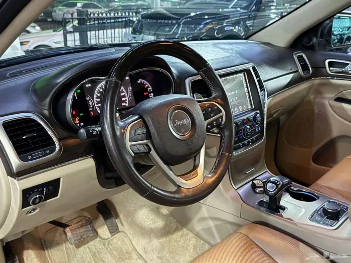 جراند شيروكي اوفرلاند 2015 (( بحالة ممتازة )) 11