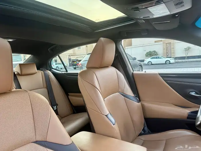 لكزس es300h 2019 نظيف جدا 16