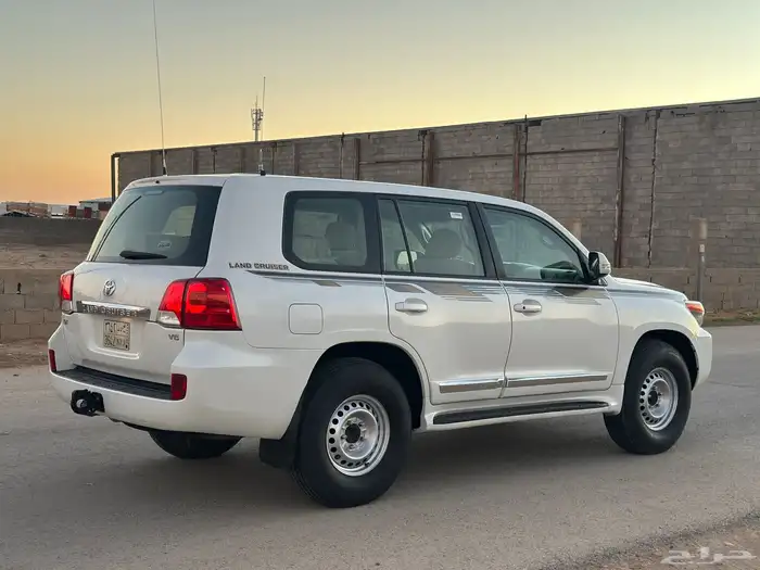 لاندكروزر هدد GX 2014 بريمي فتحه قير تماتيك شرط 5