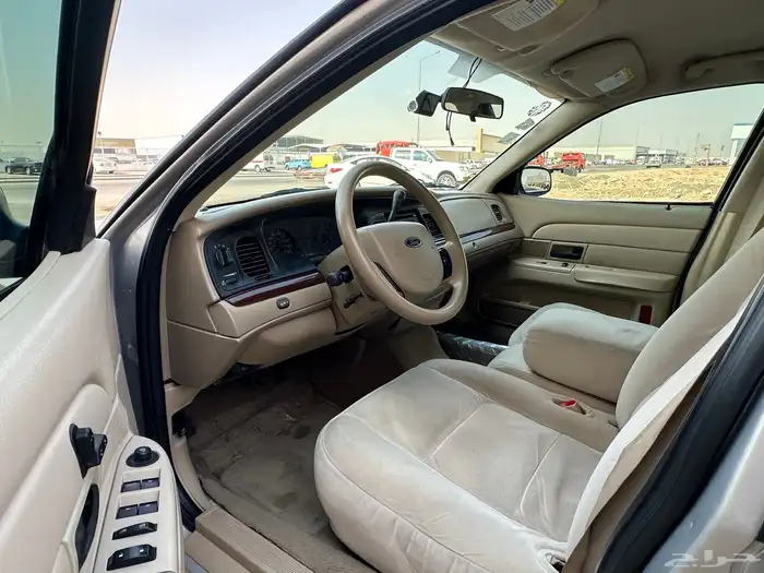 فورد كروان فكتوريا موديل 2011 17