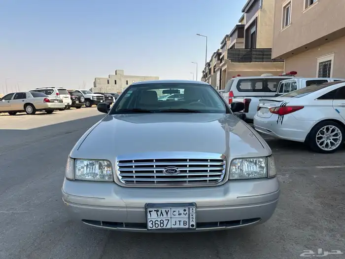 فورد كروان فكتوريا موديل 2011 10