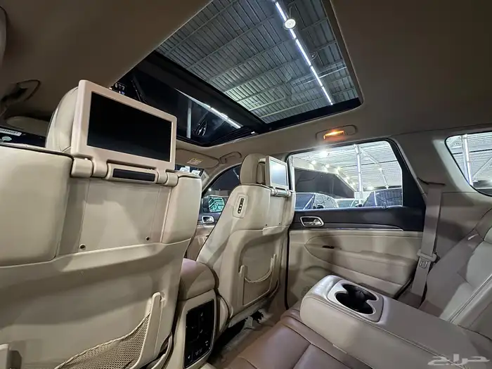 جراند شيروكي اوفرلاند 2015 (( بحالة ممتازة )) 28