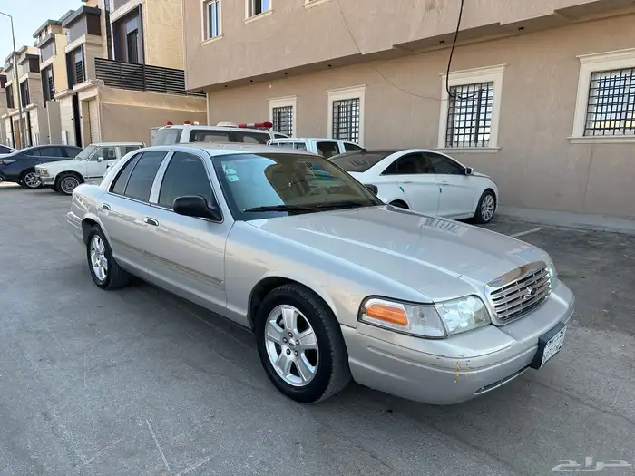 فورد كروان فكتوريا موديل 2011 9