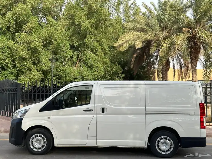 تويوتا باص بضاعه موديل 2019 سعودي قير عادي ديزل 3