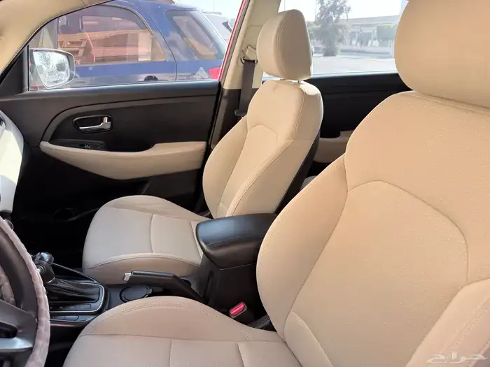 كيا كارنز 2015 حمراء للبيع 5