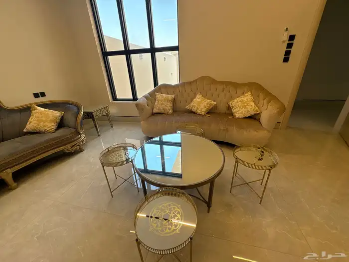 كنب مع طاولات 4