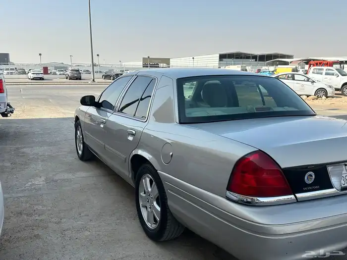 فورد كروان فكتوريا موديل 2011 4