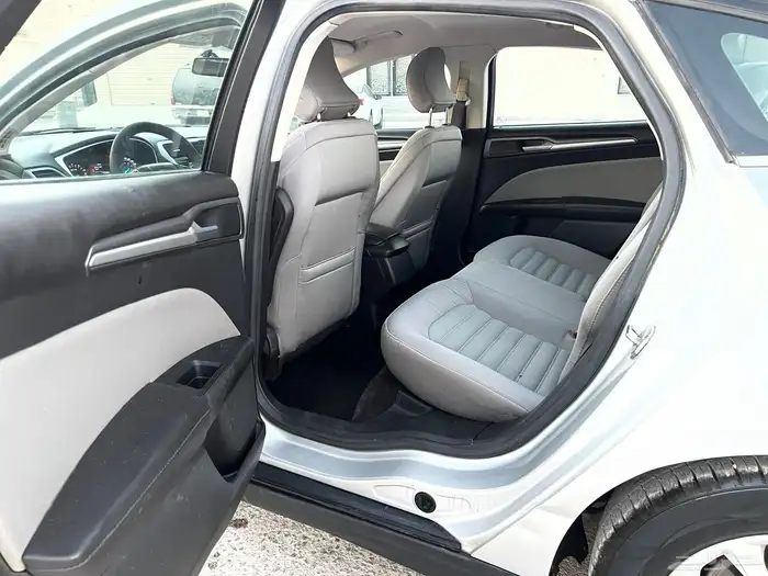 للبيع فورد فيوجن 9