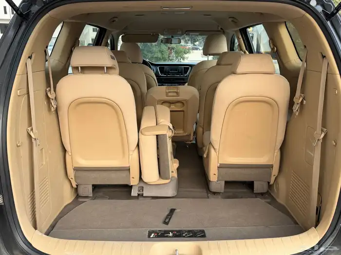 كيا كرنفال 2016 للبيع 11 راكب 11