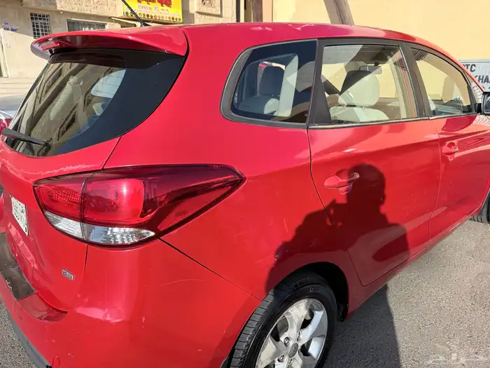 كيا كارنز 2015 حمراء للبيع 0