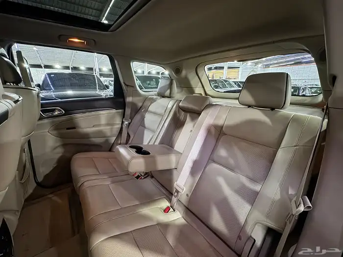 جراند شيروكي اوفرلاند 2015 (( بحالة ممتازة )) 26