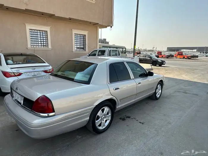 فورد كروان فكتوريا موديل 2011 26