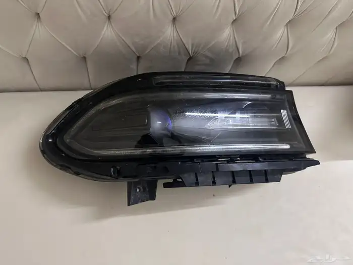 السلام عليكم عندي شمعه يمين جهت الراكب حق الوكاله نضيفه 0