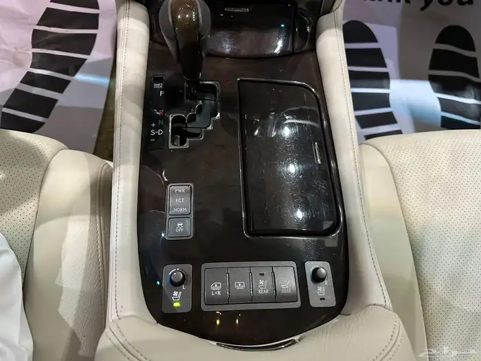 لكزس LS460 موديل 2008 فل كامل نظيف 8