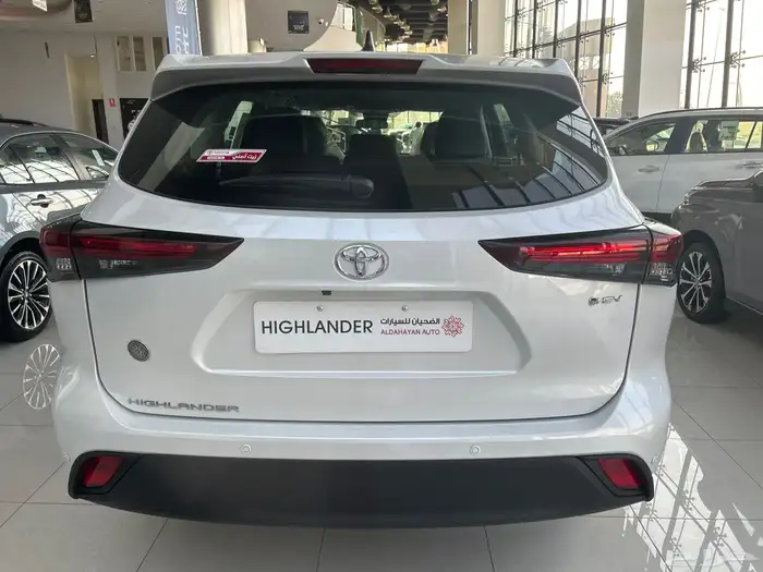 تويوتا هايلاندر LE 2.5 - وارد عبداللطيف جميل 2025 3