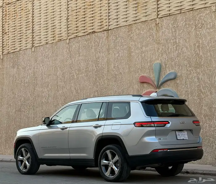 جيب شيروكي موديل 2022 ليمتد 5