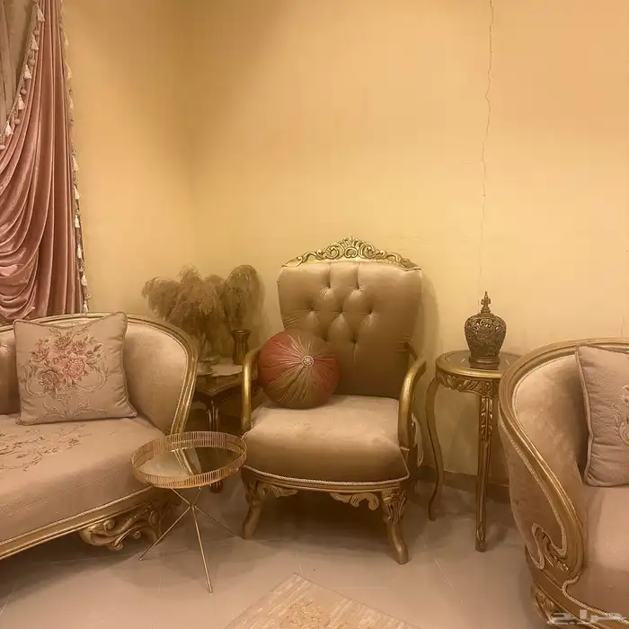 كنب كلاسيكي نظيف جدا 0