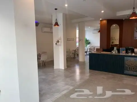 محل شاهي قائم للتقبيل 4