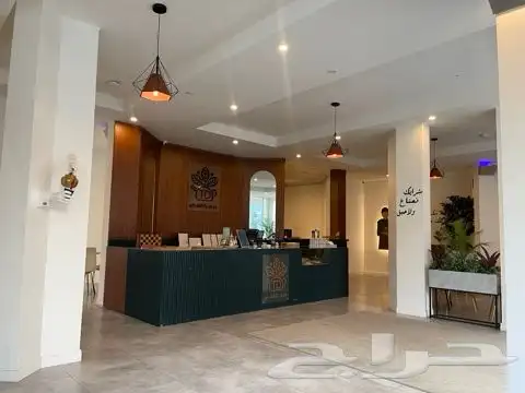 محل شاهي قائم للتقبيل 1