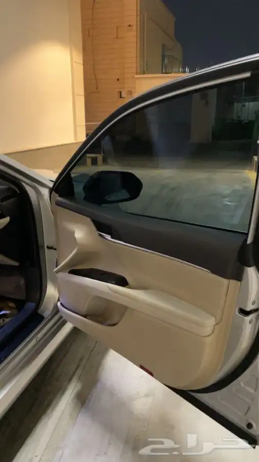 كامري 2023 اللون فضي 21