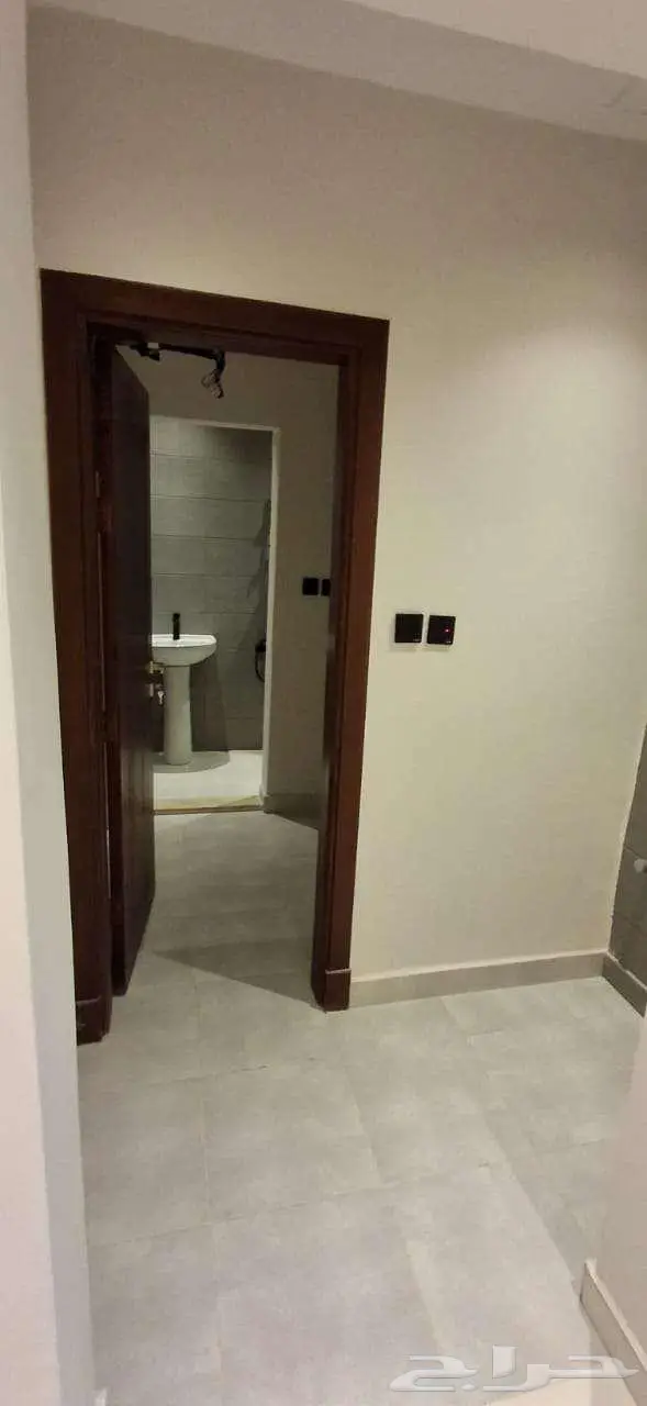 شقة جديدة للإيجار حي الزهراء 16