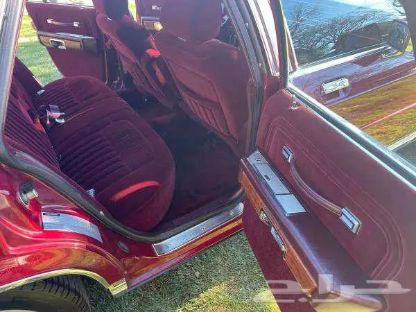 للبيع فاكتوريا موديل 1989 Ford Crown Victoria 4