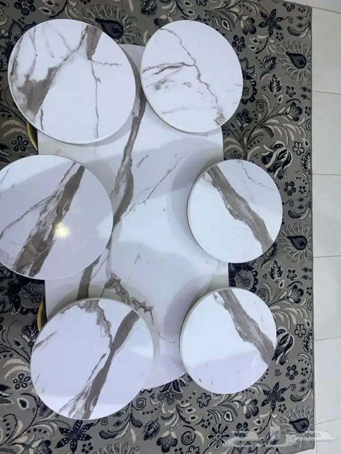 طاولات للبيع 0