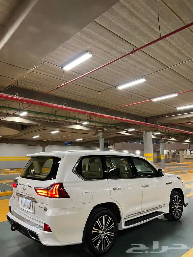 للبيع لكزس 2017 بريمي فل كامل العداد 215 الف 9