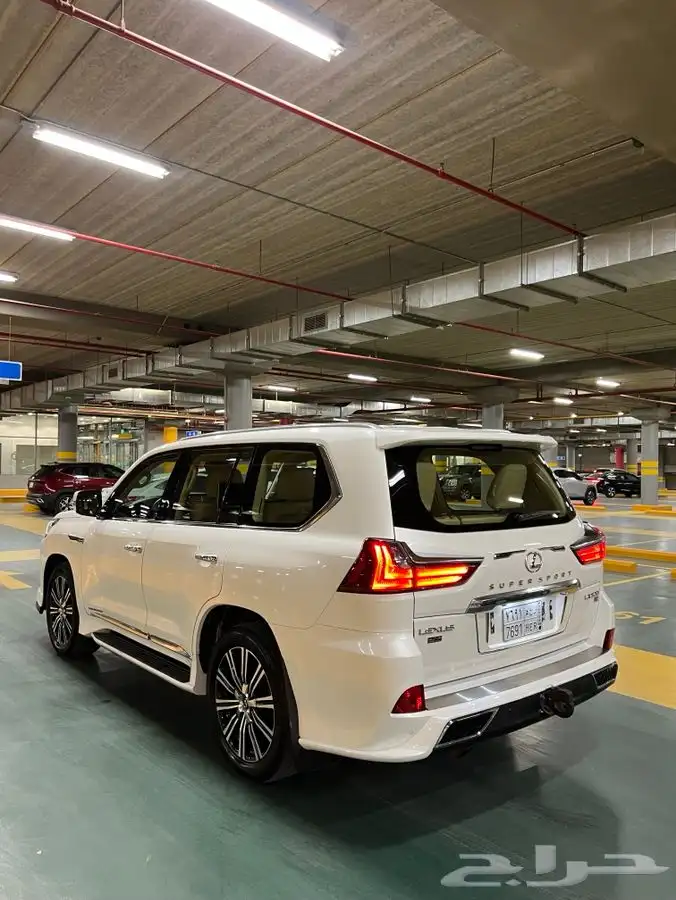 للبيع لكزس 2017 بريمي فل كامل العداد 215 الف 6